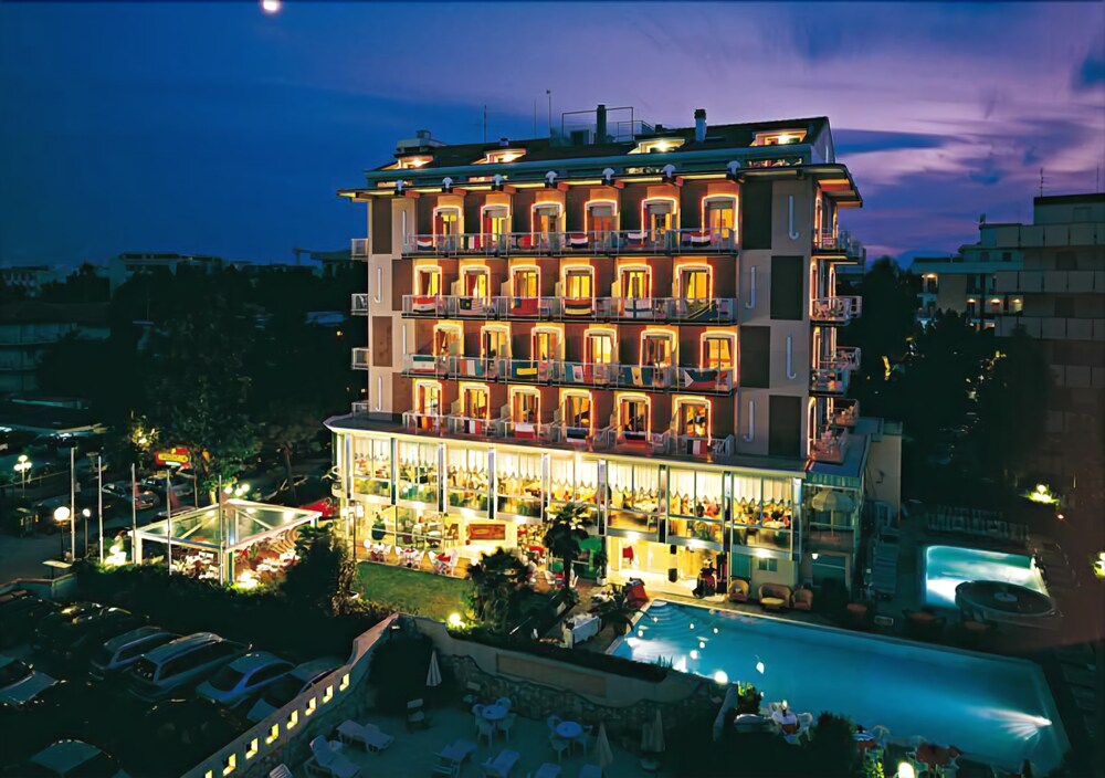 Hotel Tridentum — 4-Star Luxury Hotel in Cesenatico, Italy