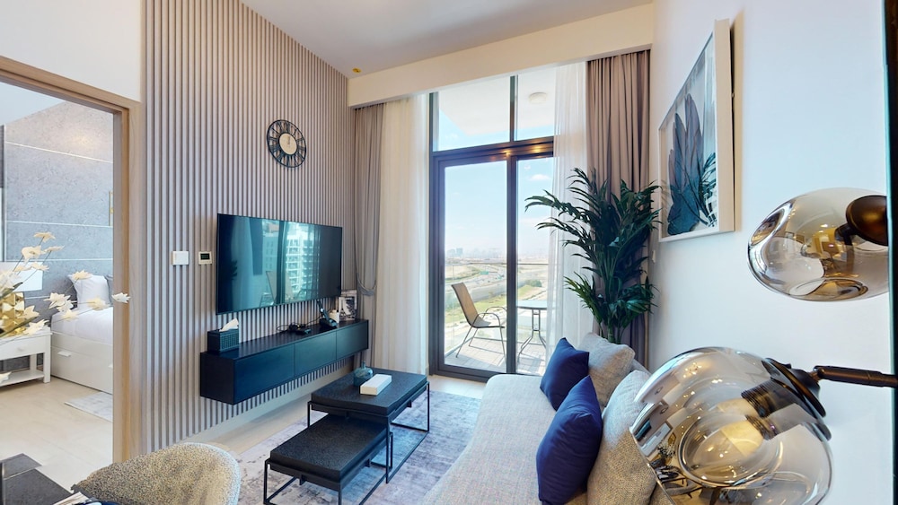 Furnished Studio Near Meydan Racecourse Minutes to Downtown Dubai Azizi Riviera 47 Al Merkadh by Deluxe Holiday Homes — 4-Star Luxury Hotel in Dubai, United Arab Emirates