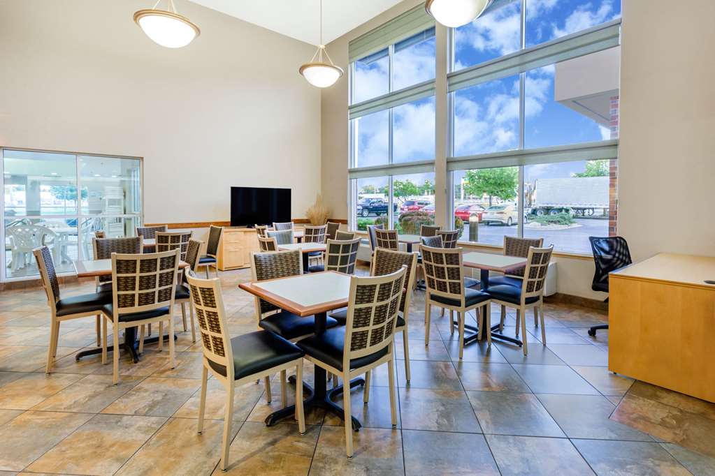 Super 8 by Wyndham Madison South - photo 3