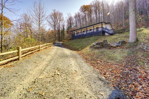 Pet Friendly Cabin with Fire Pit in Spruce Pine — Spruce Pine — photo 3