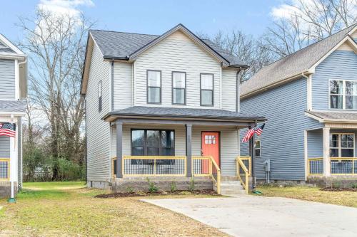 1 Mile to Downtown Clarksville Queen City Comfort in Clarksville, United States