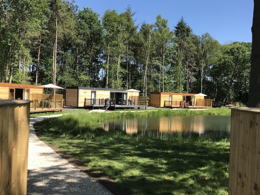 Oak Boutique Lodge includes hot tub air con & dog — 4-Star Luxury Hotel in York, United Kingdom