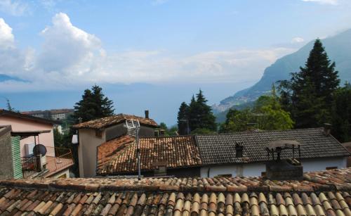 Cà de l'Adamo Theater Home — 4-Star Luxury Hotel in Gardola, Italy