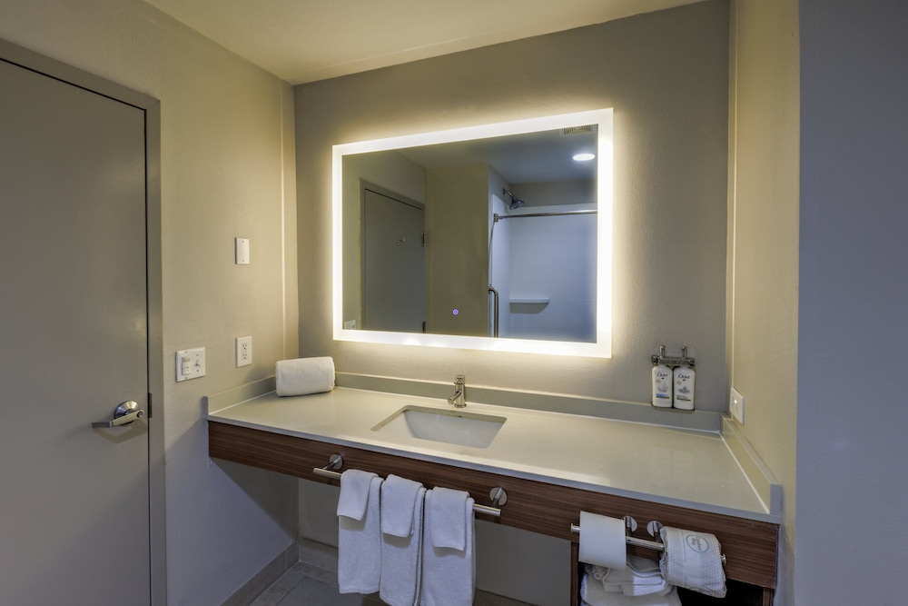 Holiday Inn Express & Suites Shelbyville Indianapolis by IHG - photo 19