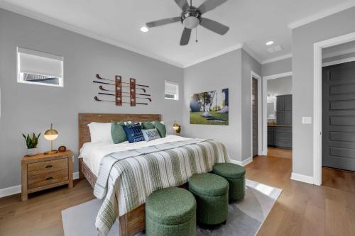 Luxury Waterfront Home with Swimming Pool Hot Tub and 2 Boat Slips — 4-Star Luxury Hotel in Kingsland, United States
