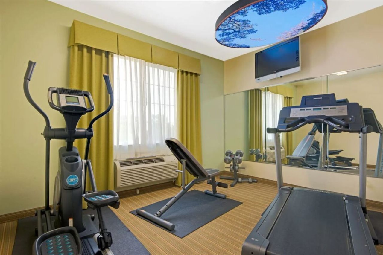 Super 8 By Wyndham Austin Airport North - photo 5