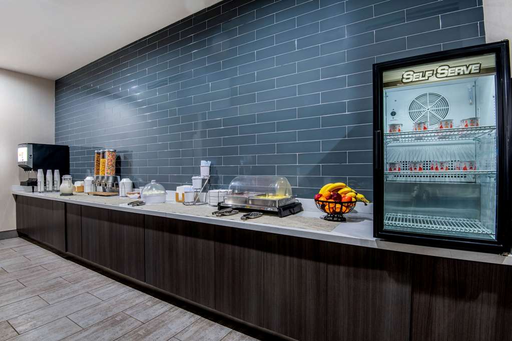 La Quinta Inn & Suites by Wyndham Pampa - photo 76
