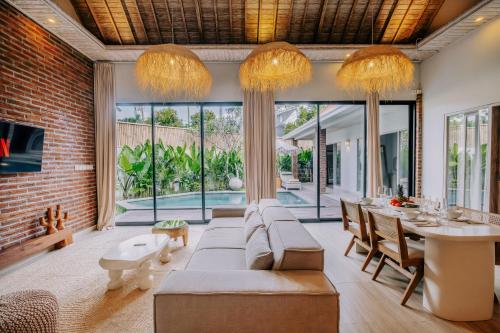 Stylish 3BR Villa in Central Berawa Canggu near Finns — 4-Star Luxury Hotel in Canggu, Indonesia