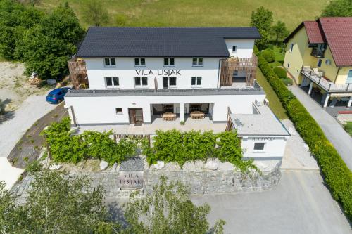 Vila Lisjak Apartments — 4-Star Luxury Hotel in Podcetrtek, Slovenia