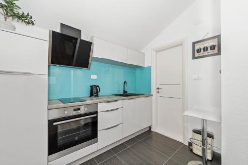 Apartment Nikola — 4-Star Luxury Hotel in Trogir, Croatia