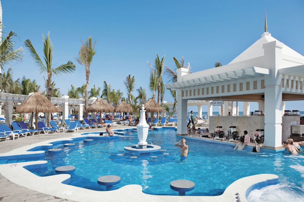 Poolside bar