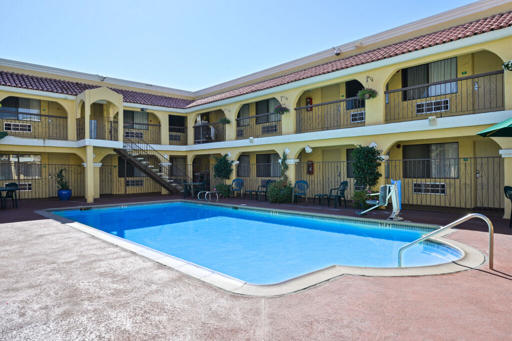Econo Lodge Inn & Suites El Cajon San Diego East - photo 3