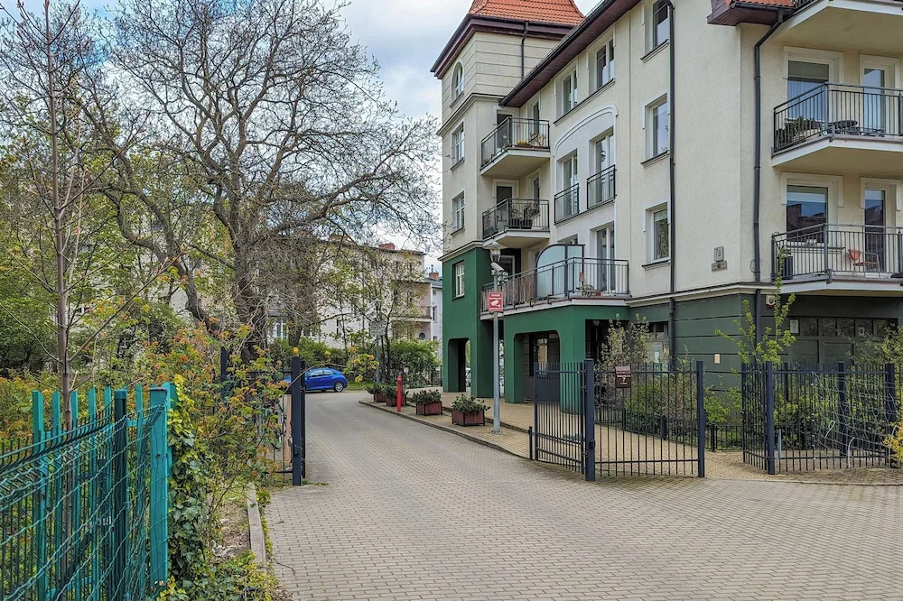 Two Bedroom Apartment in Gdańsk with Desk for Remote Work and Bathtub by Noclegi Renters — 4-Star Luxury Hotel in Gdansk, Poland