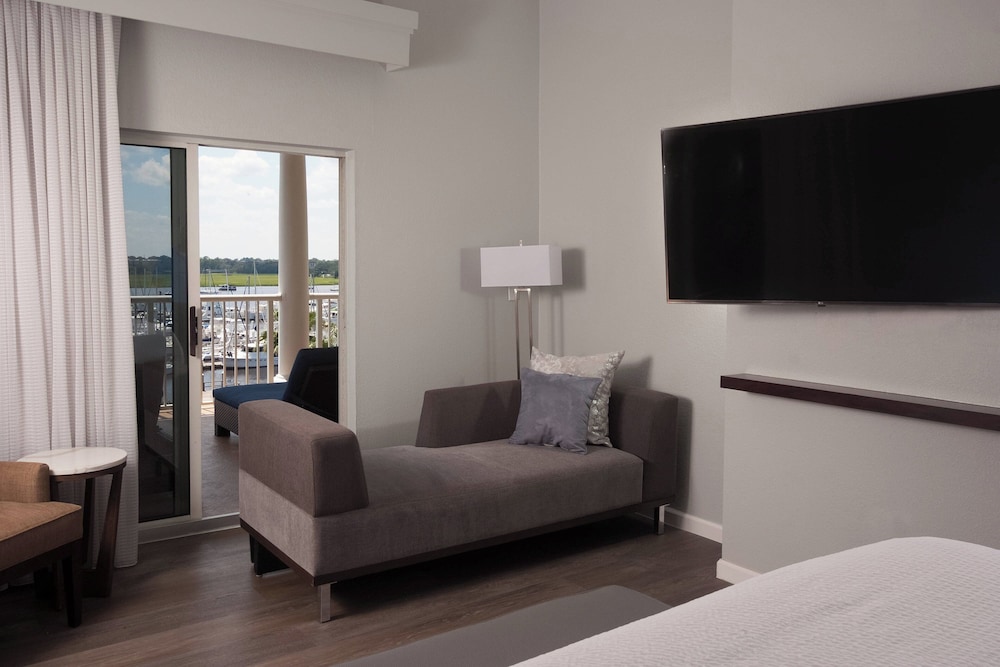 Courtyard Charleston Waterfront by Marriott - photo 10