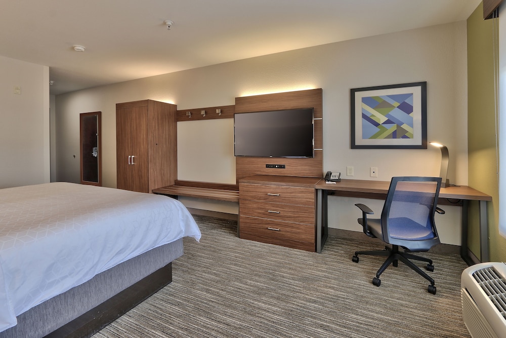 Holiday Inn Express & Suites Albuquerque Historic Old Town by IHG - photo 5