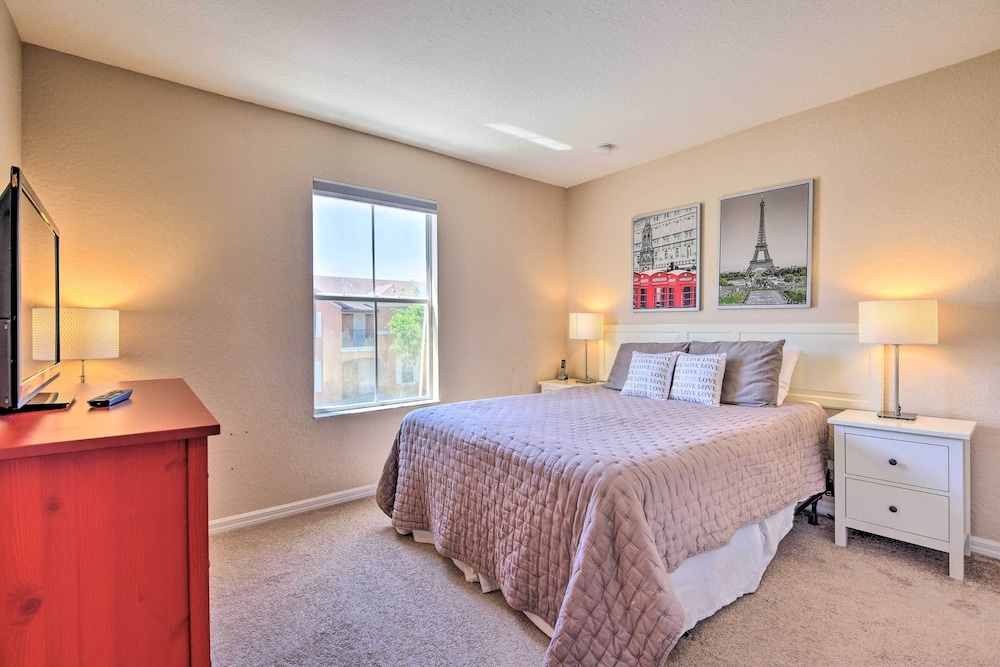 Cozy Resort Townhome w Gas Grill 3 Mi to Disney - photo 7
