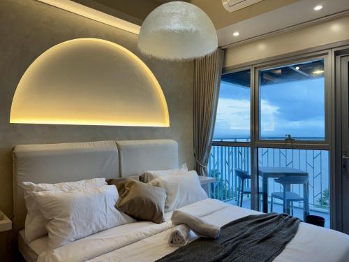 Panoramic Seaview 2BR near Airport Facing the Bay 6G — 4-Star Luxury Hotel in Manila, Philippines