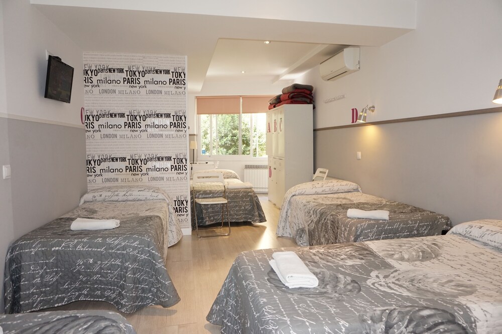 Far Home Gran Vía Hostel Madrid hotel