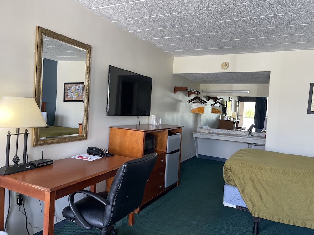 Econo Lodge Altoona I 99 - photo 16