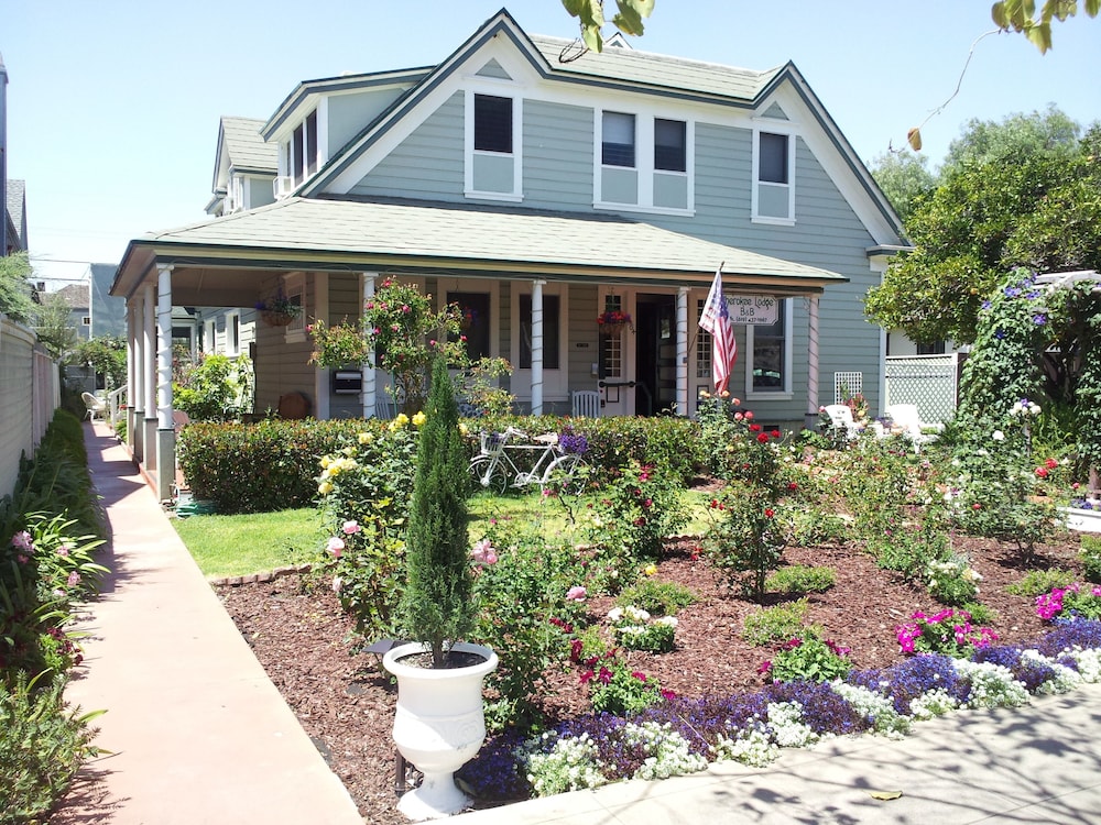 Cherokee Lodge - featured photo