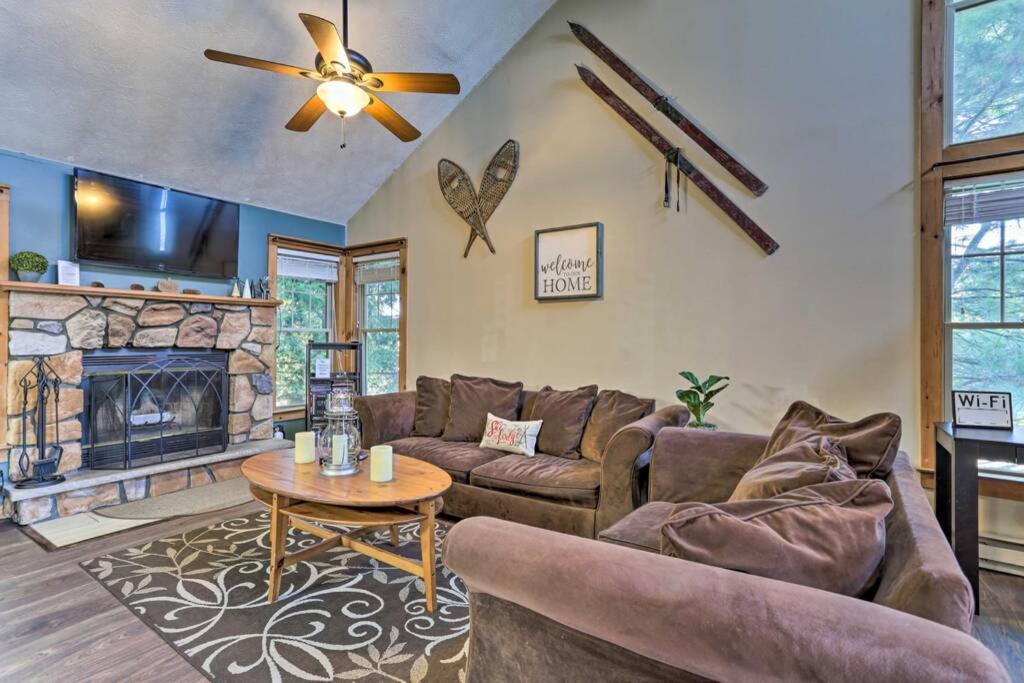 Camelback Private Home Located Behind Waterpark & Ski Lift — 4-Star Luxury Hotel in Tannersville, United States
