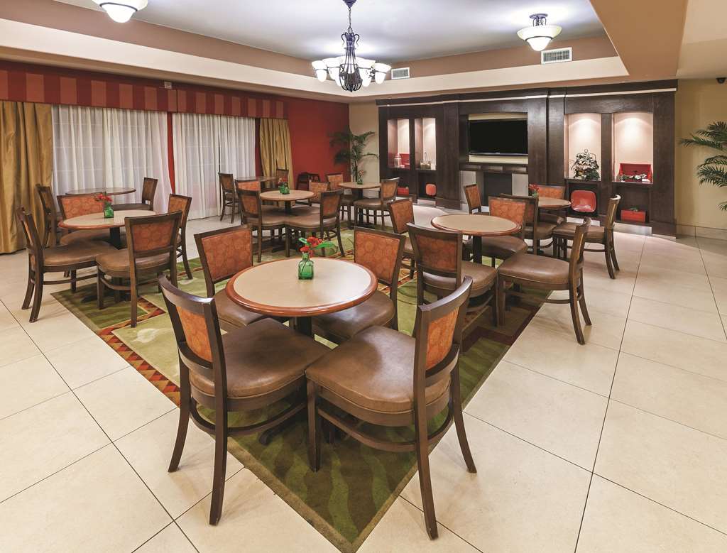 La Quinta Inn & Suites by Wyndham Port Arthur - photo 38