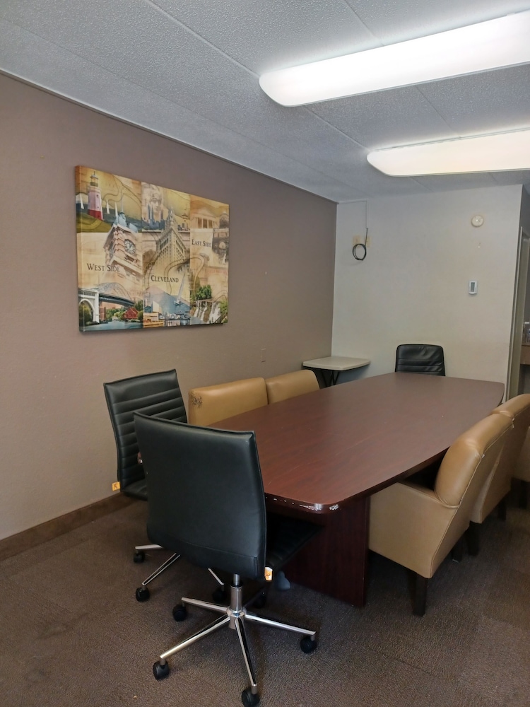 Red Roof Inn Cleveland Westlake - photo 28