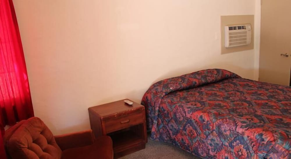 La Siesta Motel - photo 8