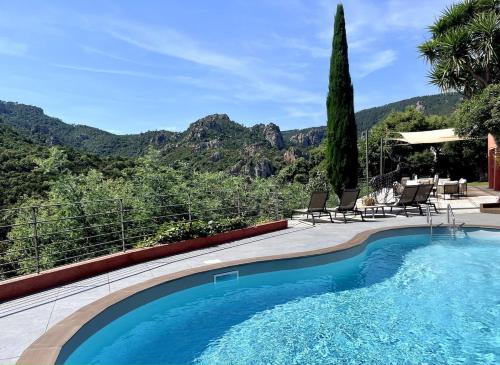 Villam With Heated Pool Panoramic View Sea — Mandelieu La Napoule