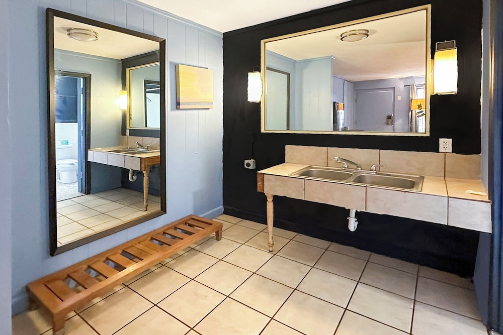 Luxury Inn by OYO Albany - photo 30