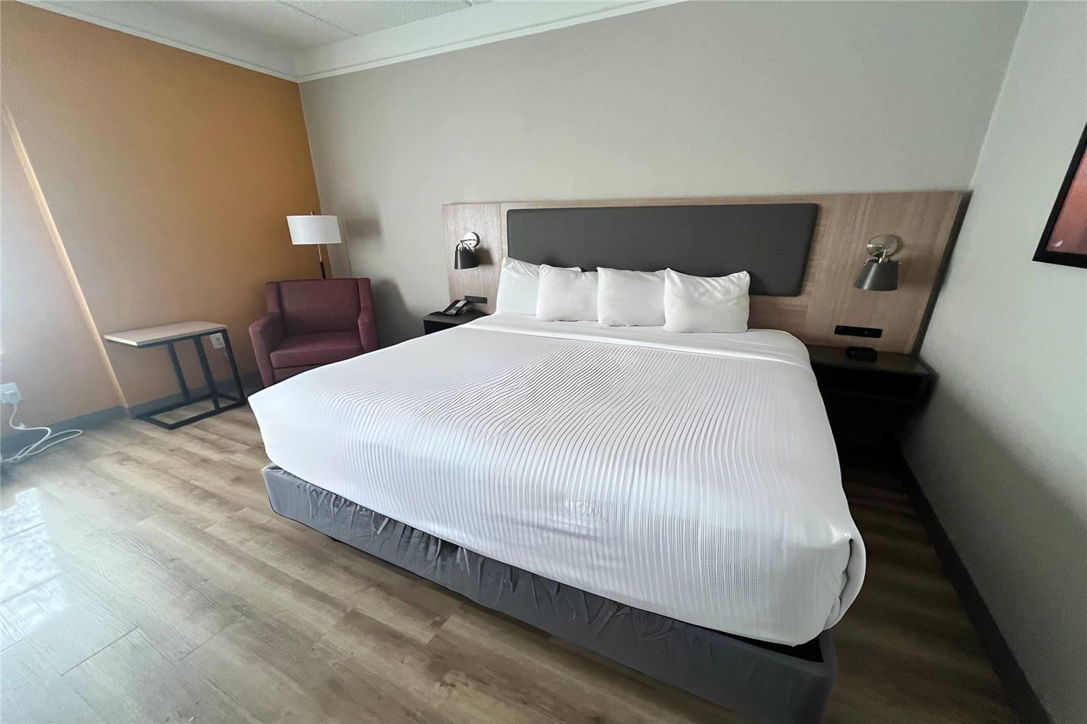 La Quinta Inn & Suites by Wyndham Jacksonville Butler Blvd - photo 25