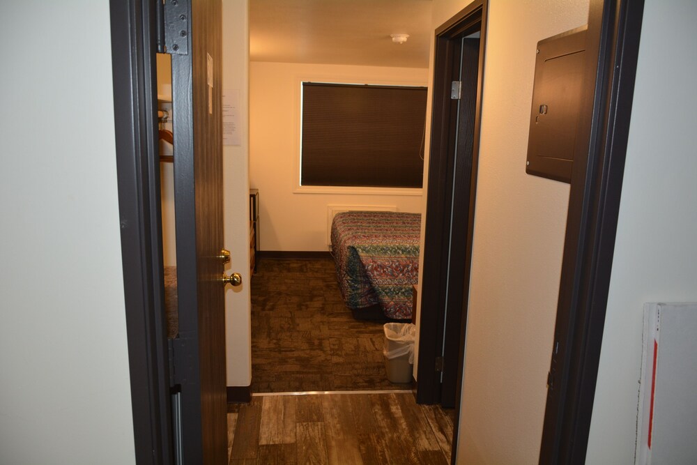 Locomotive Inn - photo 4