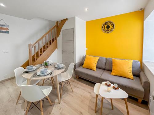 L’atypique Hyper Centre Wifi Et Netflix Gratuit in Mayenne, France