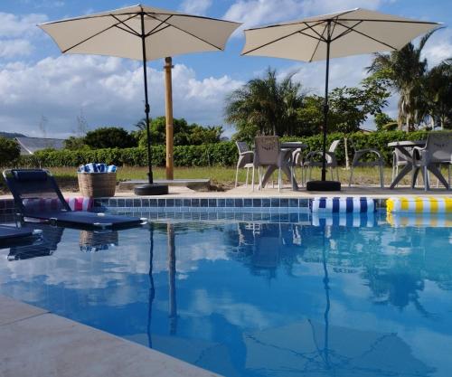 Casa com piscina privativa diarista em condomínio Bonito Pe — 4-Star Luxury Hotel in Bonito, Brasil