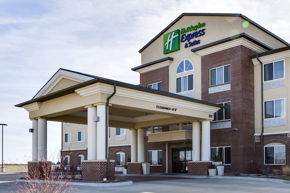 Holiday Inn Express & Suites Nevada an IHG Hotel - featured photo