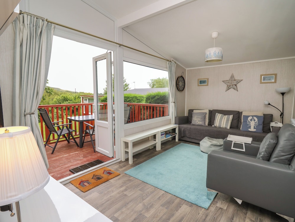 Chalet 64 — 4-Star Luxury Hotel in Tywyn, United Kingdom