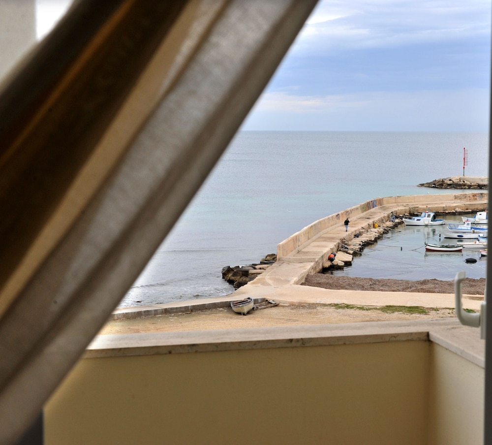 Hotel Gabbiano — hotel in Mola Di Bari