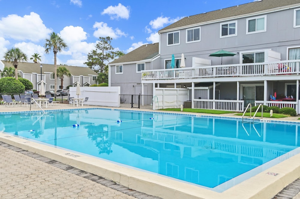 SOUTH BAY BY THE GULF Private beach access Community pool Foosball - photo 33