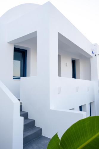 Blue White Residence — 4-Star Luxury Hotel in Fira, Greece