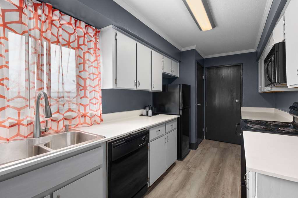 La Quinta Inn & Suites by Wyndham Goodlettsville Nashville - photo 29