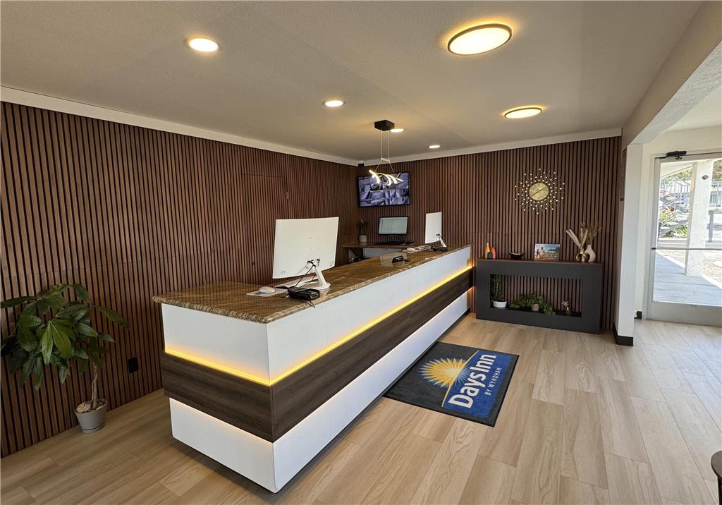 Days Inn by Wyndham Ridgecrest near China Lake Naval Station - photo 3