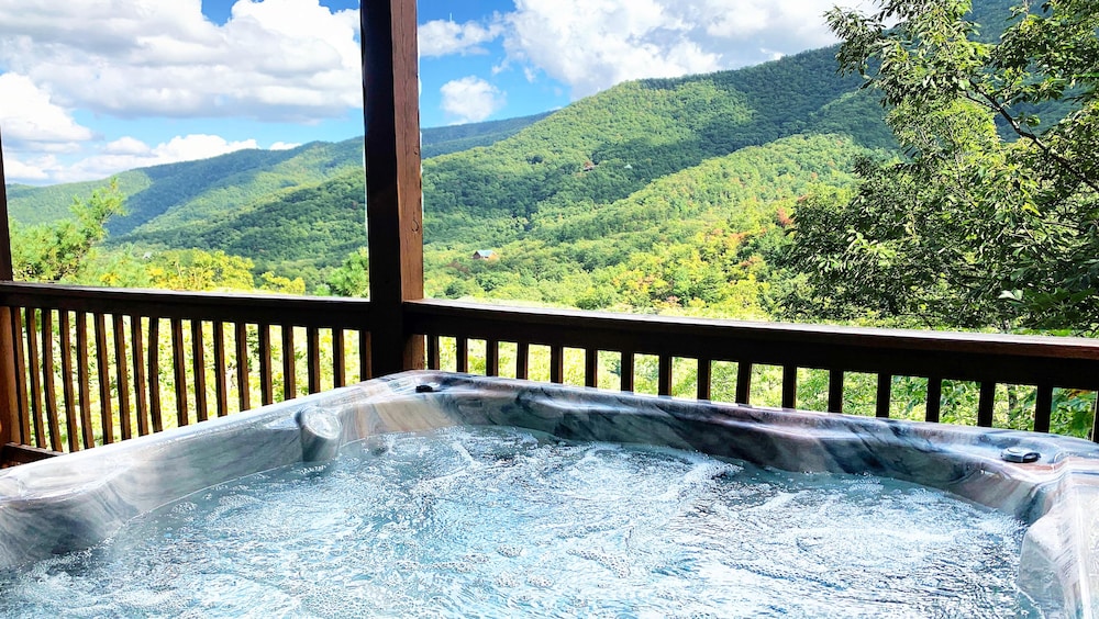 Ali's Dream - carbon neutral hotel in Sevierville