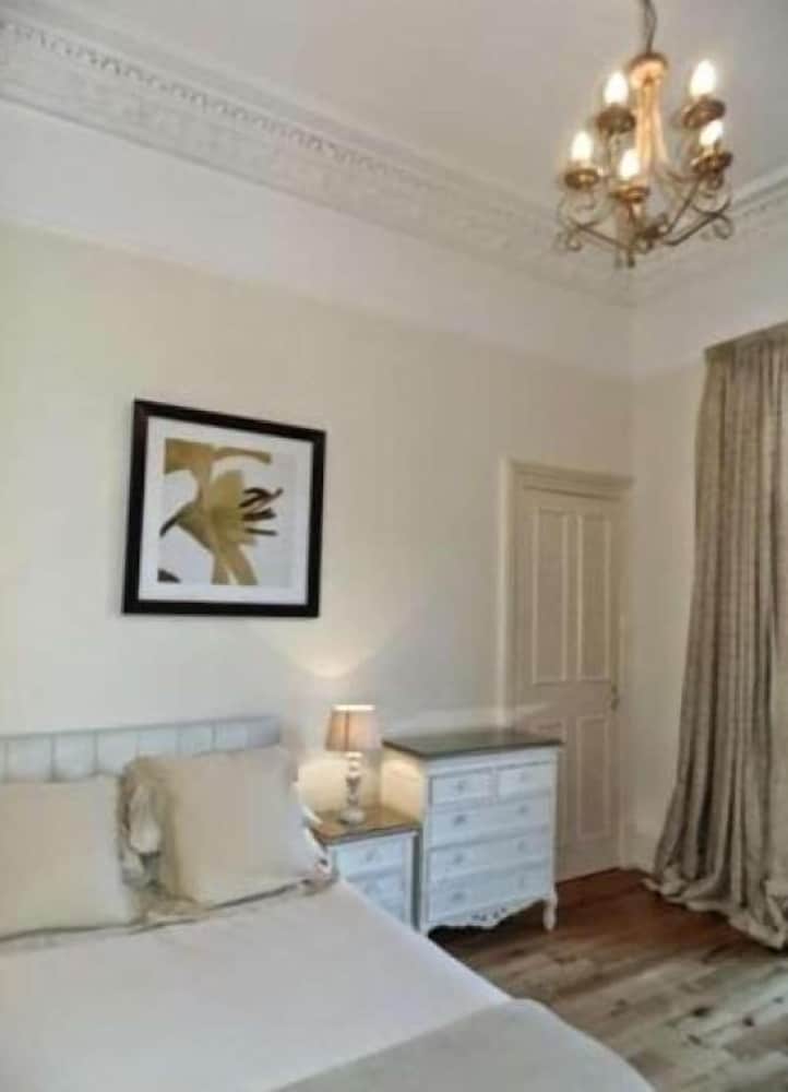 The Grampian — Dundee