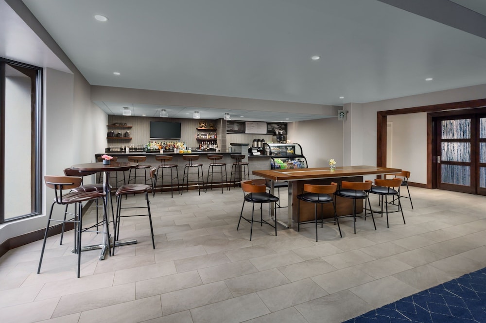 Courtyard by Marriott Manchester Boston Regional Airport - photo 38