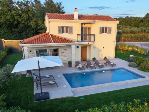Vila Lavanda Muntrilj — 4-Star Luxury Hotel in Tinjan, Croatia