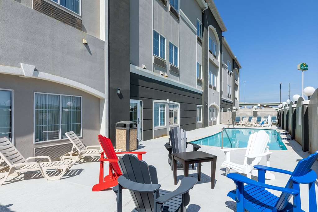 La Quinta Inn & Suites by Wyndham Houston New Caney - photo 7