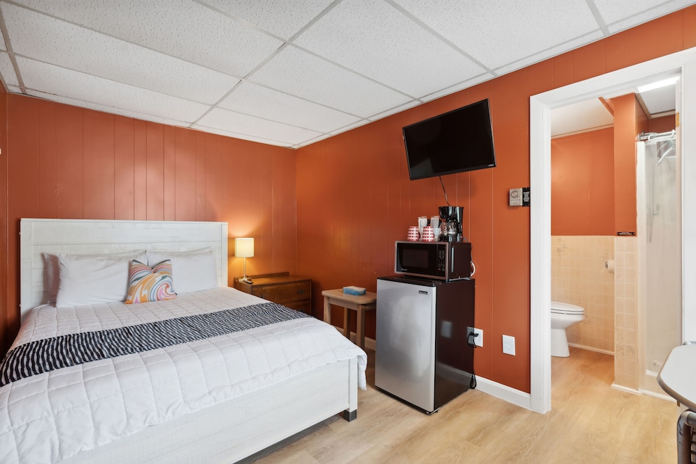 The Beaches Motel & Cottages - photo 24