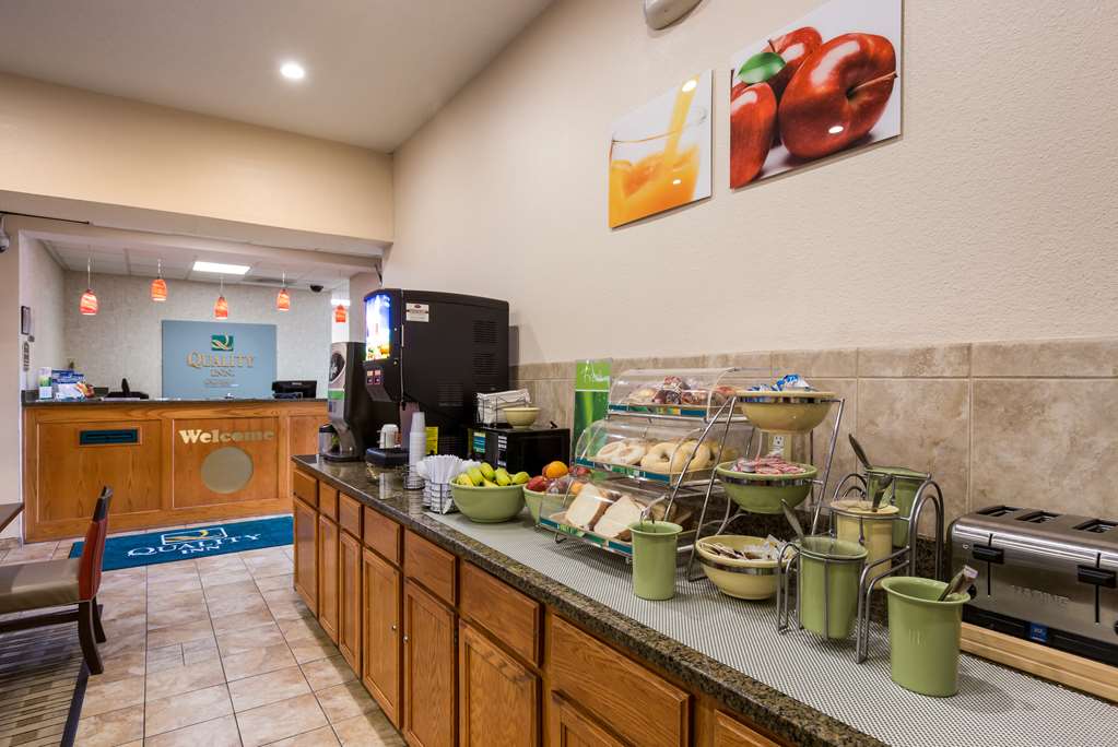 Quality Inn I 70 Near Kansas Speedway - photo 35