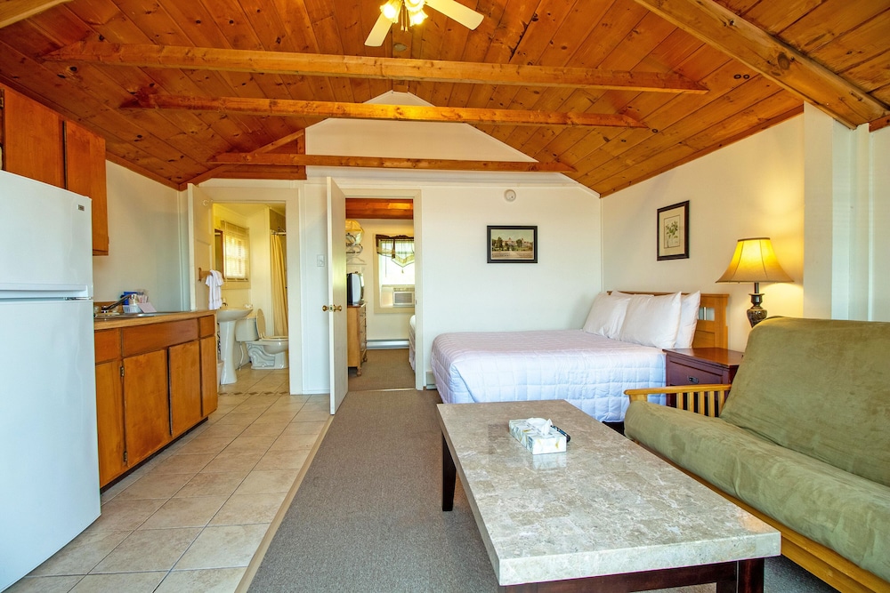 Half Moon Motel & Cottages - photo 26