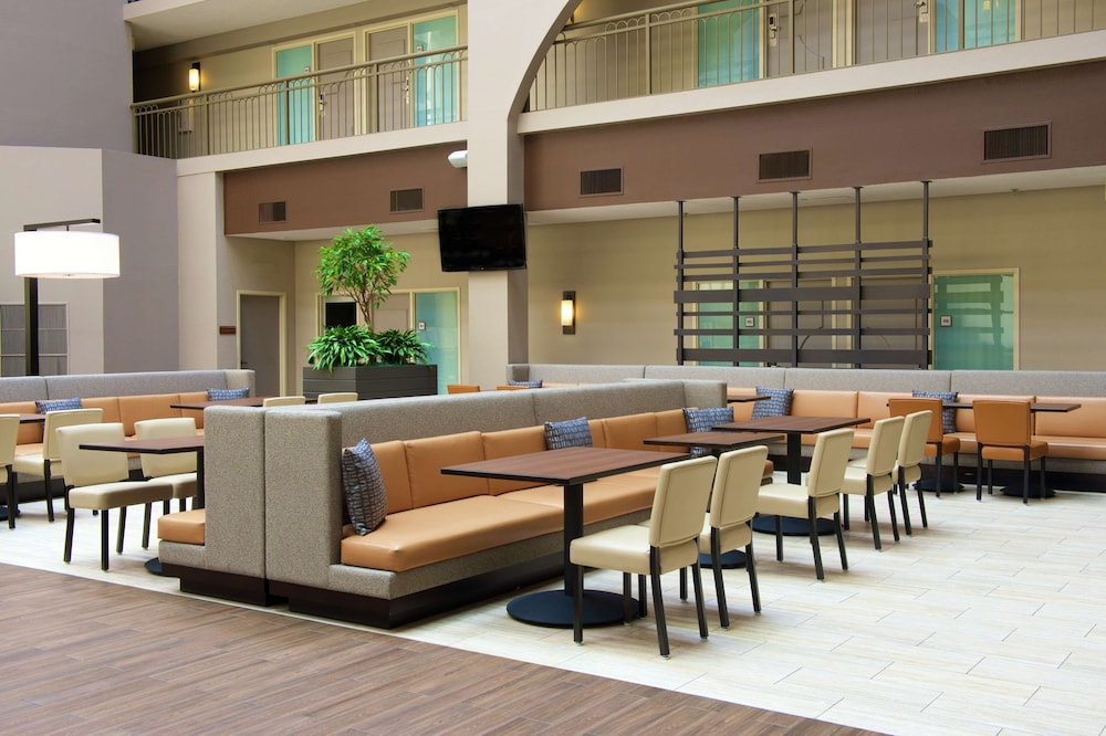 Embassy Suites by Hilton Seattle Bellevue - photo 37
